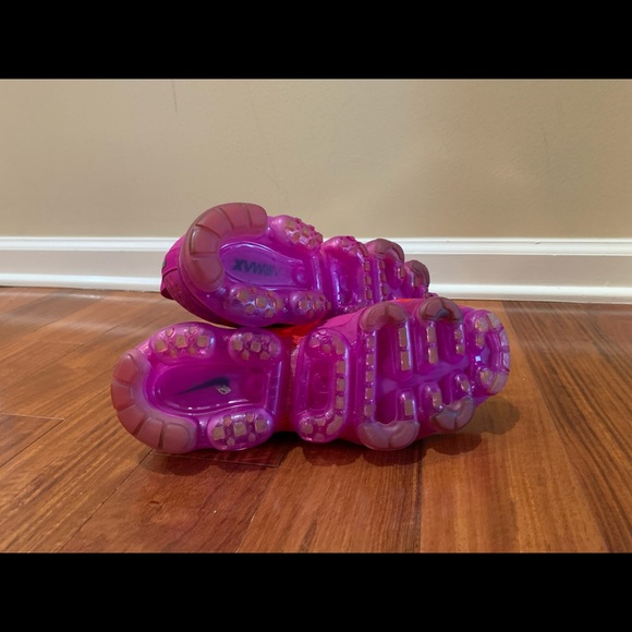 (EUC) Nike Air VaporMax Moc 2 University Red Fuchsia Blast - Women’s - Picture 4 of 7